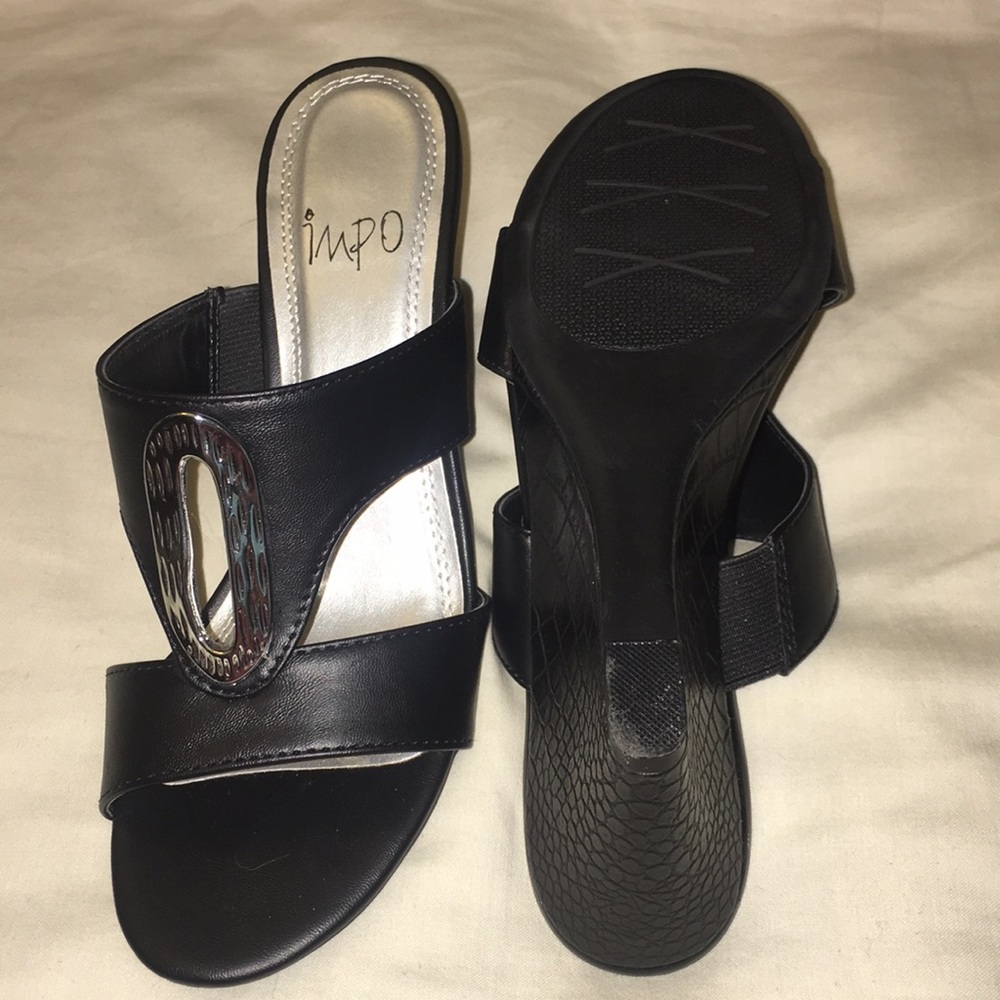 BLACK WEDGES!!